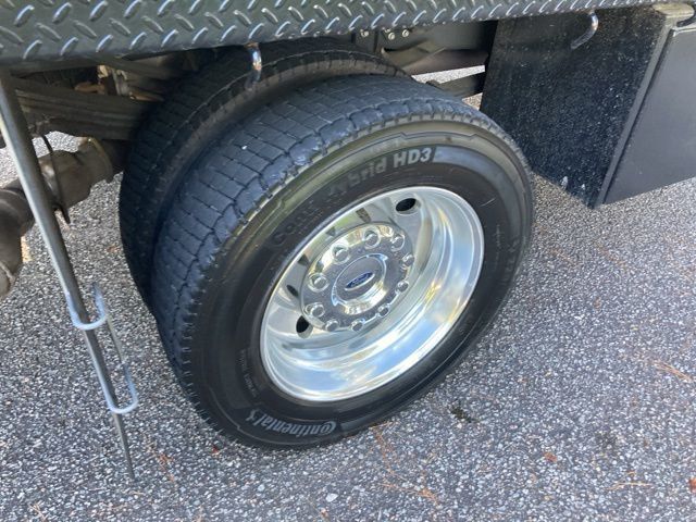 2019 Ford Super Duty F-450 DRW LARIAT 4WD Crew Cab 8' Box - 22930639 - 15