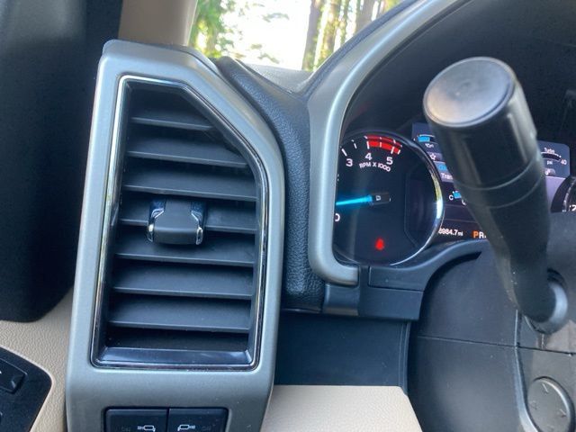 2019 Ford Super Duty F-450 DRW LARIAT 4WD Crew Cab 8' Box - 22930639 - 26