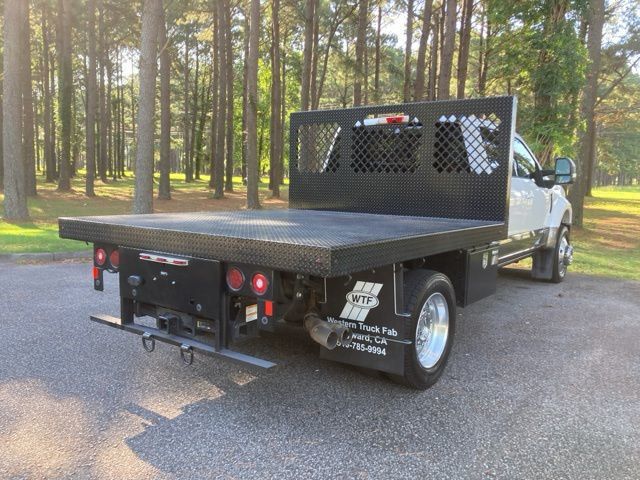 2019 Ford Super Duty F-450 DRW LARIAT 4WD Crew Cab 8' Box - 22930639 - 3