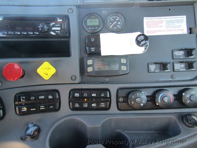 2019 Freightliner Cascadia 126  - 22929410 - 13