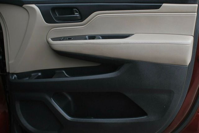 2019 Honda Odyssey ONE OWNER EXL W/ LEATHER, POWER SLIDING SUNROOF - 22918475 - 5