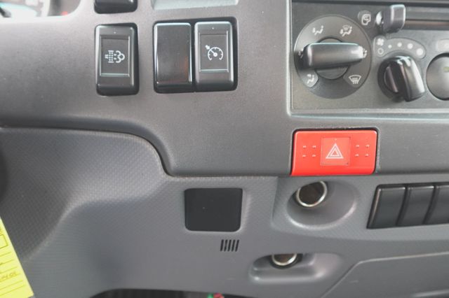 2019 Isuzu NRR (16ft Reefer with Step Bumper) - 22867450 - 29