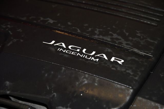 2019 Jaguar F-TYPE Coupe Automatic P300 - 22359972 - 21