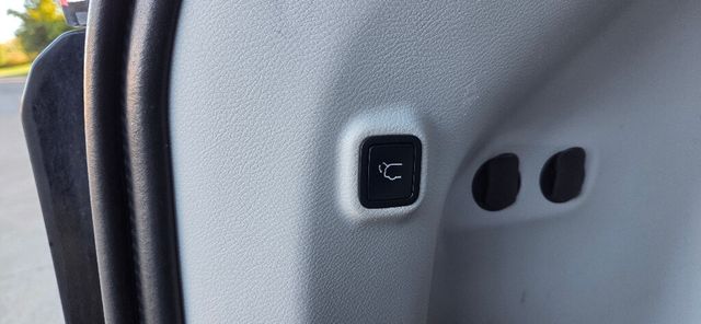 2019 Jeep Cherokee 4x4 LOADED Nav Htd Leather Pano Roof CLEAN 615-300-6004 - 22935896 - 16