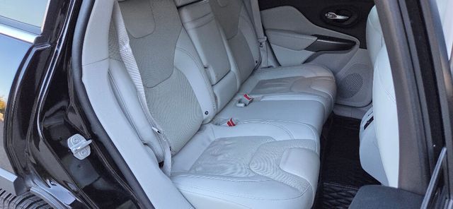 2019 Jeep Cherokee 4x4 LOADED Nav Htd Leather Pano Roof CLEAN 615-300-6004 - 22935896 - 19