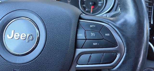 2019 Jeep Cherokee 4x4 LOADED Nav Htd Leather Pano Roof CLEAN 615-300-6004 - 22935896 - 33