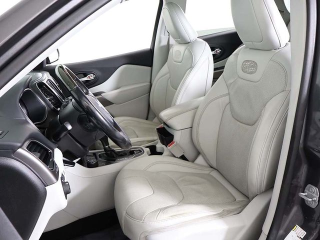 2019 Jeep Cherokee Overland 4x4 - 22935328 - 32