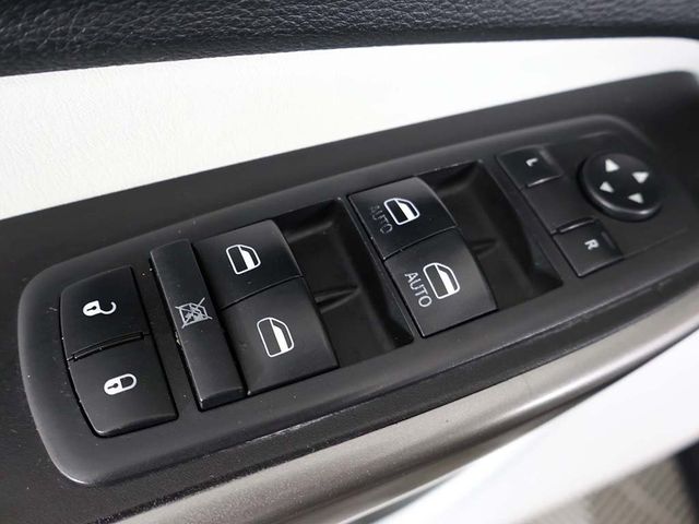 2019 Jeep Cherokee Overland 4x4 - 22935328 - 40