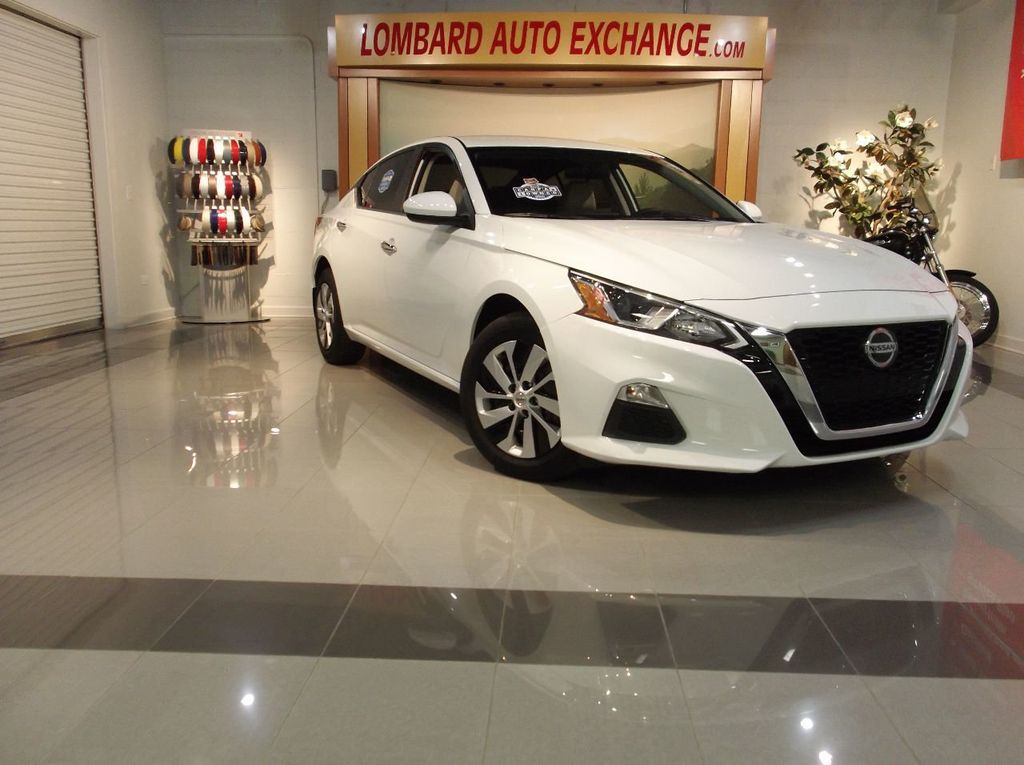 2019 Nissan Altima ONE OWNER  ALL WHEEL DRIVE  APPLE CAR PLAY  8" TOUCH SCREEN - 20603044 | Video 1