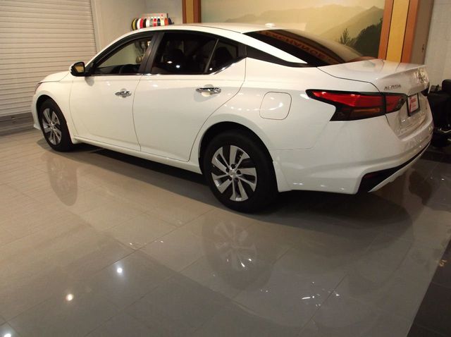 2019 Nissan Altima ONE OWNER  ALL WHEEL DRIVE  APPLE CAR PLAY  8" TOUCH SCREEN - 20603044 - 3