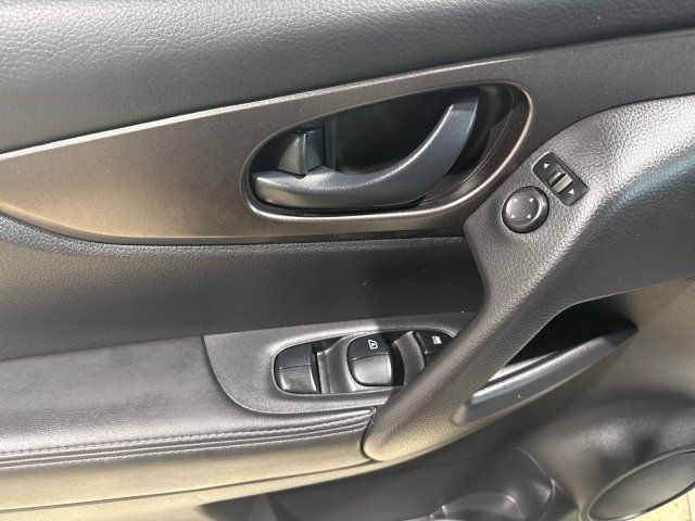 2019 Nissan Rogue Sport FWD S - 22925806 - 18