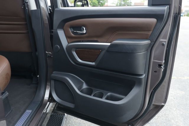 2019 Nissan Titan 4x4 Crew Cab Platinum Reserve - 20964035 - 19