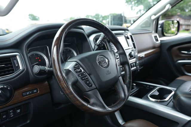 2019 Nissan Titan 4x4 Crew Cab Platinum Reserve - 20964035 - 22