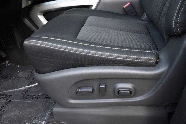 2019 Nissan Titan 4x4 Crew Cab SV - 22918972 - 11