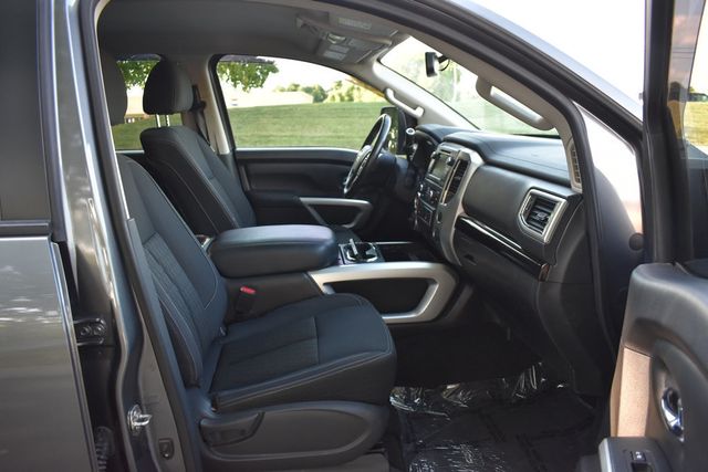 2019 Nissan Titan 4x4 Crew Cab SV - 22918972 - 25