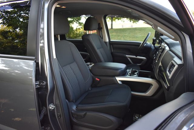 2019 Nissan Titan 4x4 Crew Cab SV - 22918972 - 2