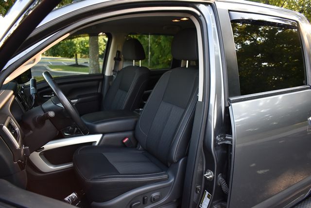 2019 Nissan Titan 4x4 Crew Cab SV - 22918972 - 3