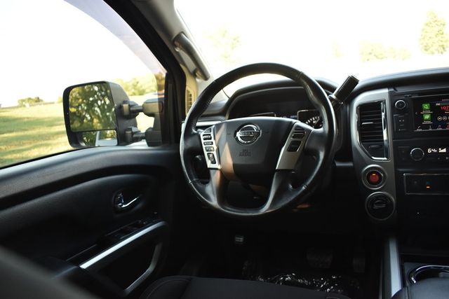 2019 Nissan Titan 4x4 Crew Cab SV - 22918972 - 44