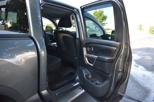 2019 Nissan Titan 4x4 Crew Cab SV - 22918972 - 50