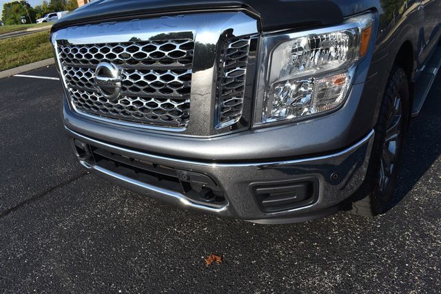 2019 Nissan Titan 4x4 Crew Cab SV - 22918972 - 52