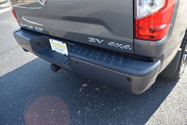 2019 Nissan Titan 4x4 Crew Cab SV - 22918972 - 70