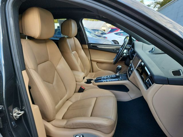 2019 Porsche Macan AWD with Premium Package Plus and 20'' Turbo Wheels - 22934664 - 11