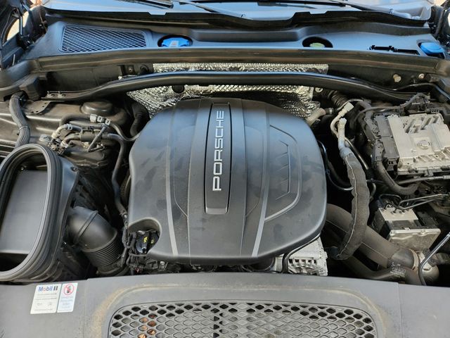 2019 Porsche Macan AWD with Premium Package Plus and 20'' Turbo Wheels - 22934664 - 26