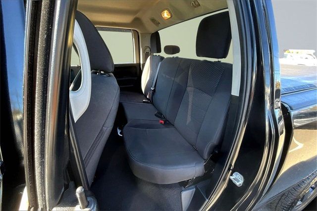 2019 Ram 1500 Classic Express 4x4 Quad Cab 6'4" Box - 22927174 - 14