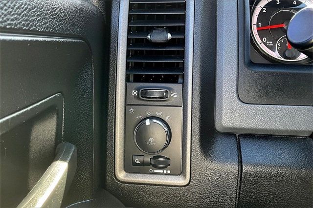 2019 Ram 1500 Classic Express 4x4 Quad Cab 6'4" Box - 22927174 - 25