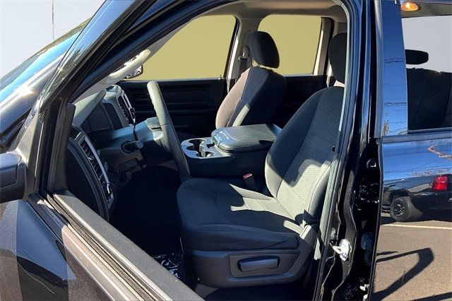 2019 Ram 1500 Classic Express 4x4 Quad Cab 6'4" Box - 22927174 - 7