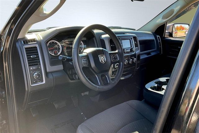 2019 Ram 1500 Classic Express 4x4 Quad Cab 6'4" Box - 22927174 - 8