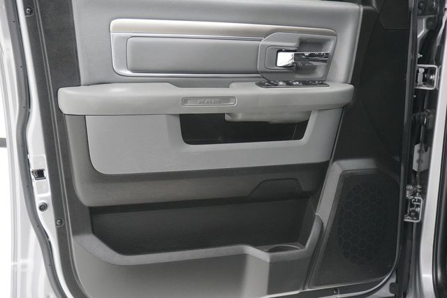 2019 Ram 1500 Classic Lone Star Silver 4x2 Crew Cab 5'7" Box - 22918570 - 13