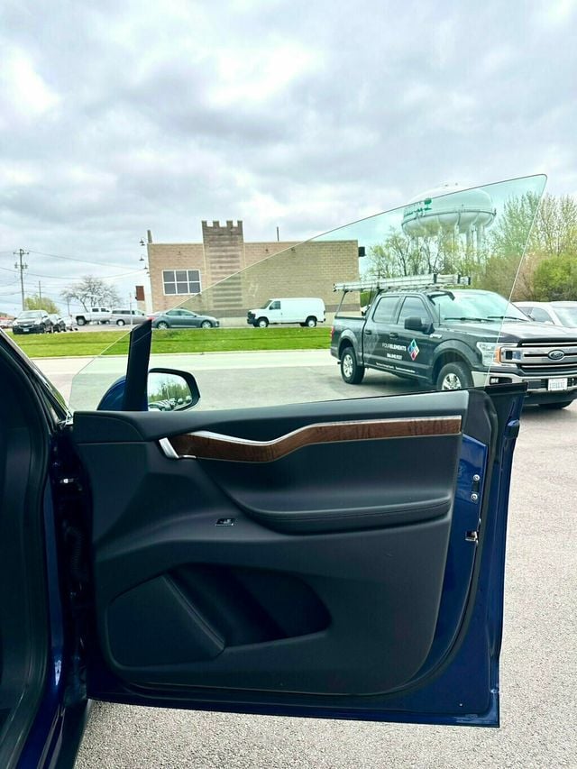 2019 Tesla Model X Long Range AWD - 22409387 - 24