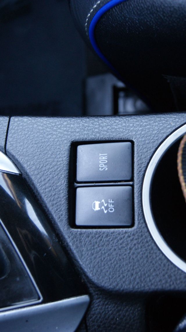 2019 Toyota Corolla 4 NEW TIRES , JUST SERVICED  - 22789544 - 28