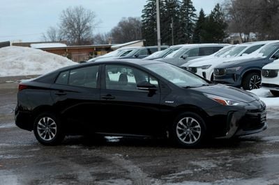 2019 Toyota Prius XLE's photo