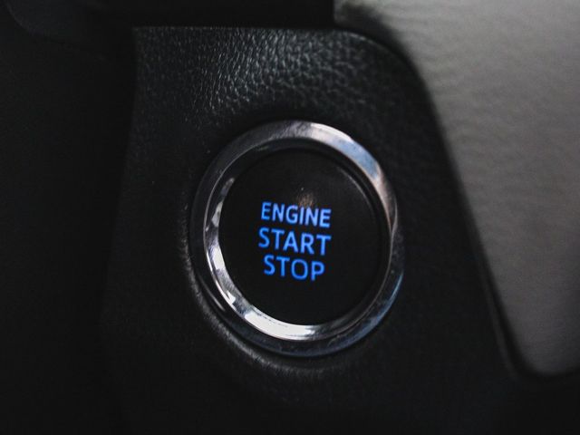 2019 Toyota RAV4 XLE - 22935982 - 26