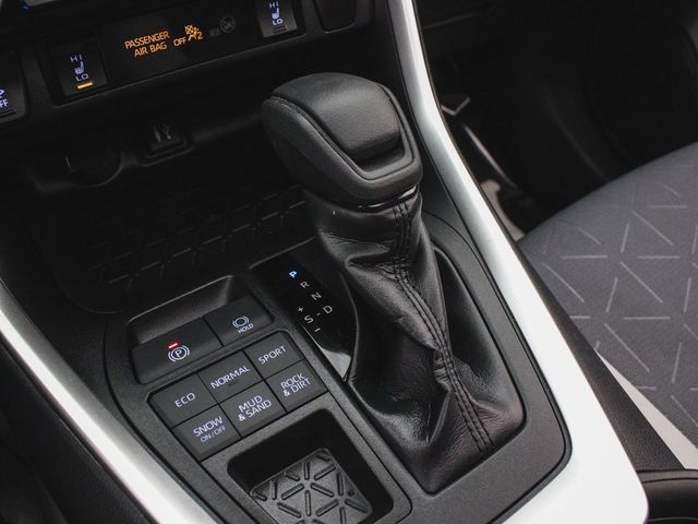 2019 Toyota RAV4 XLE - 22935982 - 27