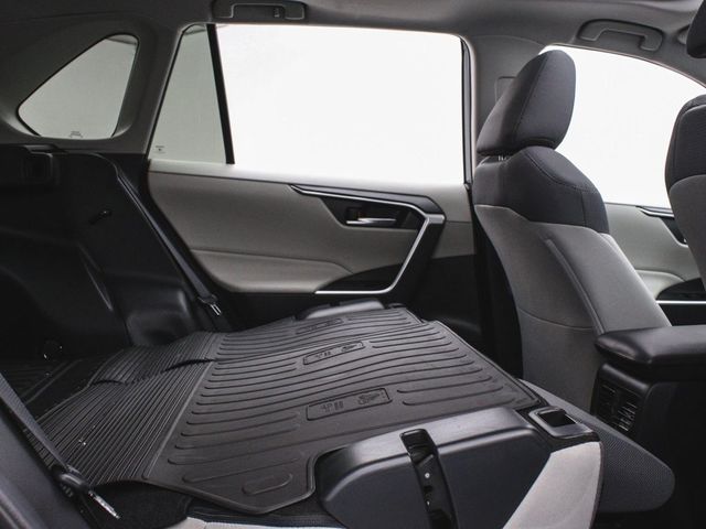 2019 Toyota RAV4 XLE - 22935982 - 33