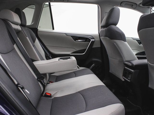 2019 Toyota RAV4 XLE - 22935982 - 34