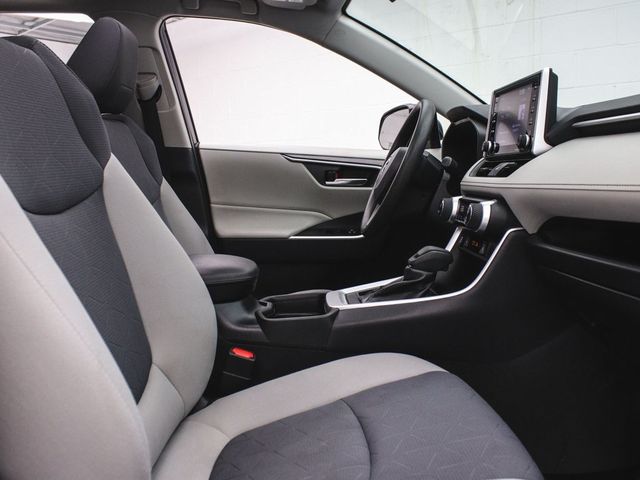 2019 Toyota RAV4 XLE - 22935982 - 37