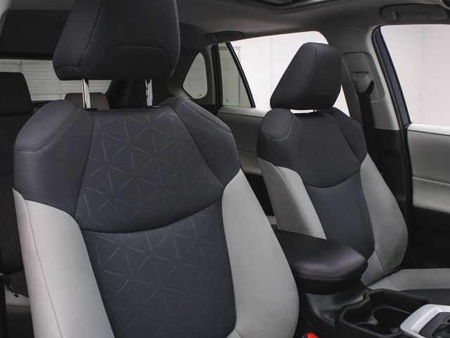2019 Toyota RAV4 XLE - 22935982 - 38