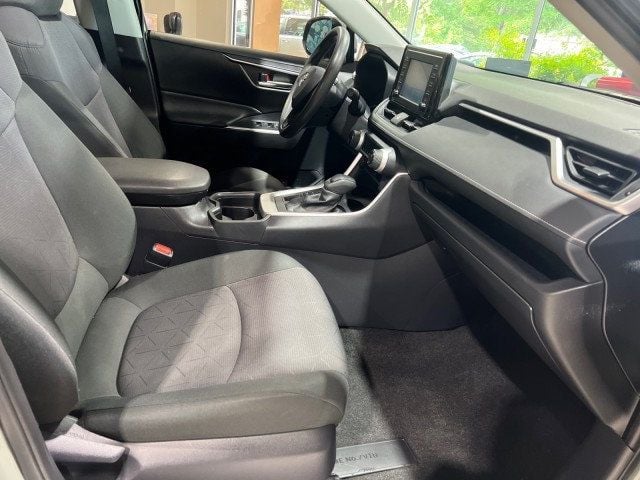 2019 Toyota RAV4 XLE AWD - 21995124 - 24