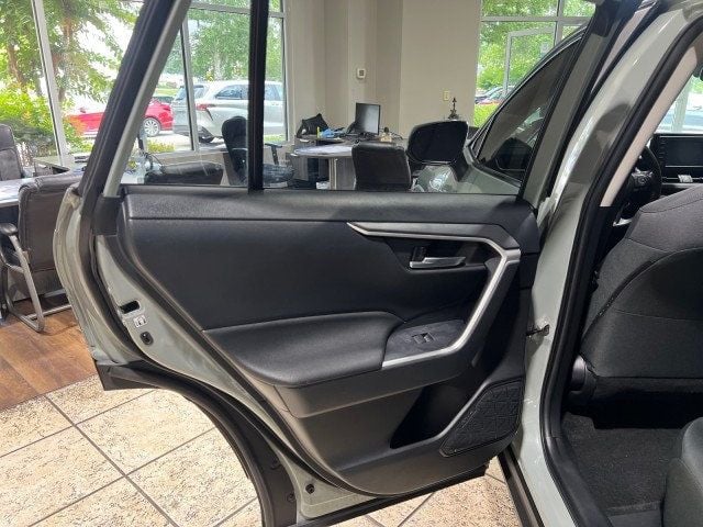2019 Toyota RAV4 XLE AWD - 21995124 - 28
