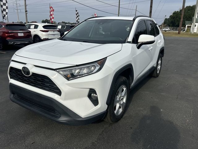 2019 Toyota RAV4 XLE's photo