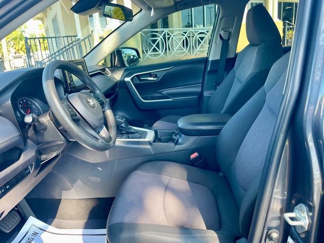 2019 Toyota RAV4 XLE FWD - 22888142 - 9