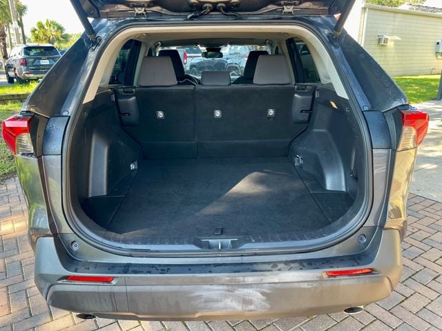 2019 Toyota RAV4 XLE FWD - 22888142 - 4