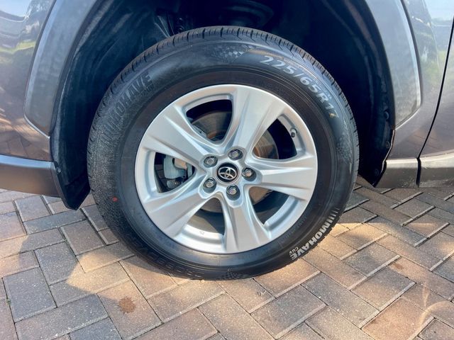 2019 Toyota RAV4 XLE FWD - 22888142 - 8
