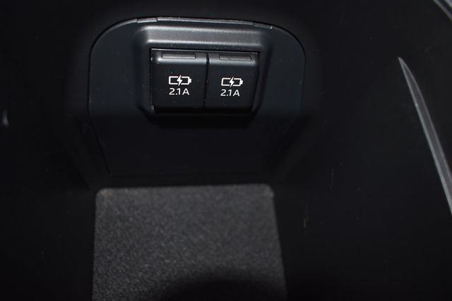 2019 Toyota RAV4 XLE Premium AWD - 22899654 - 16