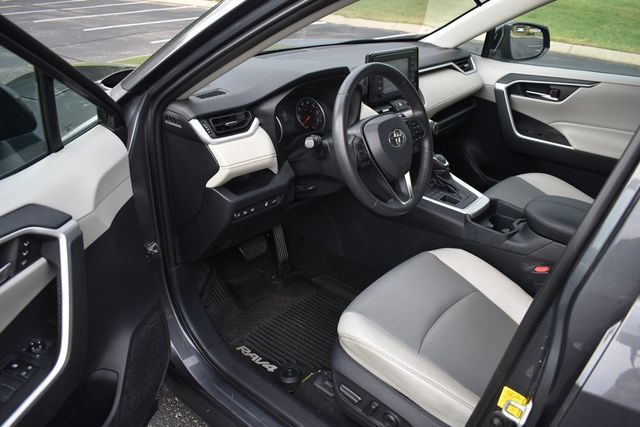 2019 Toyota RAV4 XLE Premium AWD - 22899654 - 18
