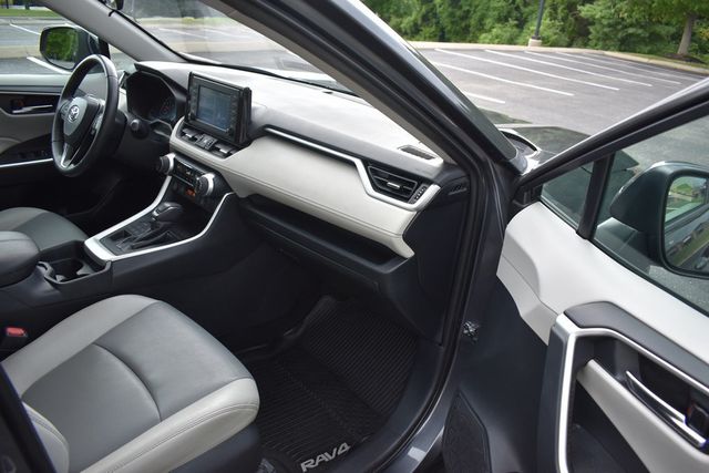 2019 Toyota RAV4 XLE Premium AWD - 22899654 - 19